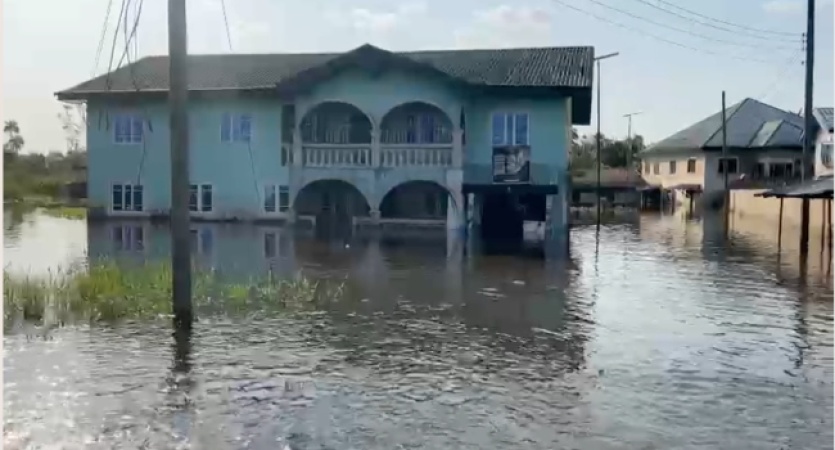 Flood victims sell soaked foodstuffs at give-away prices in Rivers