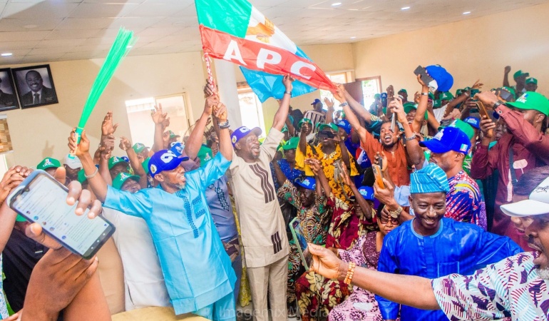 PDP candidate, APM leader, accord aspirant, 3,000 Supporters Defect To APC In Oyo