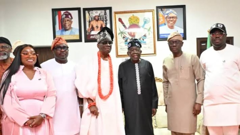 Tinubu visits Oba of Lagos, receives prayers, counsels