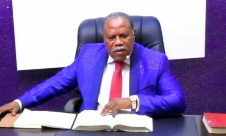 Supporters of Anambra pastor accused of marrying 75 church members attack journalists in court, damage phones