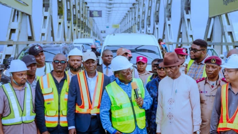 First Niger Bridge demarcation not demolished, FG dismisses rumour
