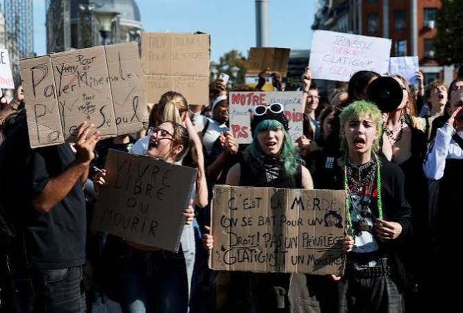 Belgian students take to streets over education costs following protests in France