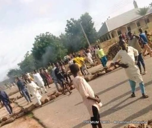 Zamfara residents block troops’ exit over bandit attacks