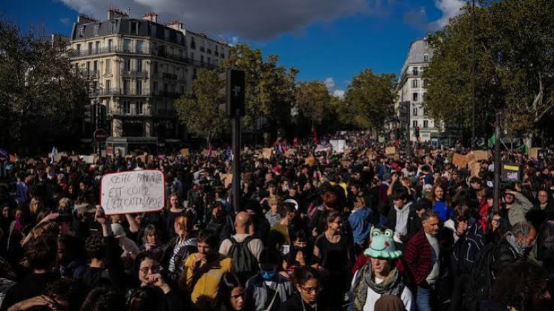 France promises 3,000 extra teachers in first step to calm student protests