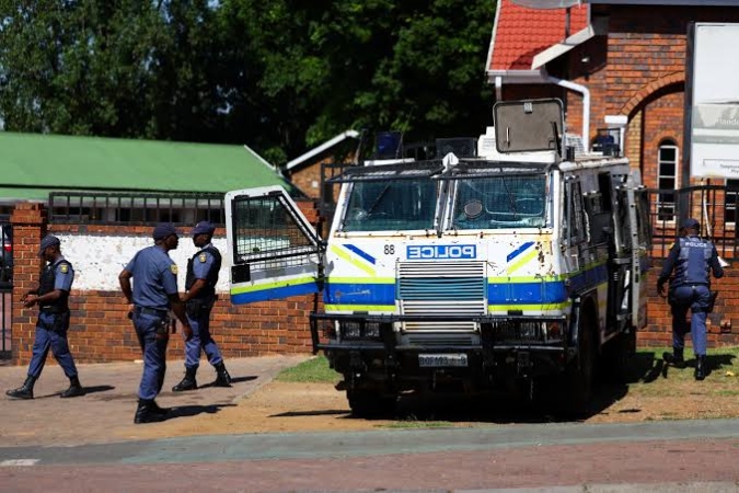 South Africa withdraws asylum directive after anti-migrant violence