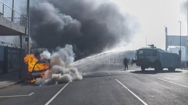 Fresh xenophobic attacks rock South Africa, foreign shops looted, 24 cars burnt