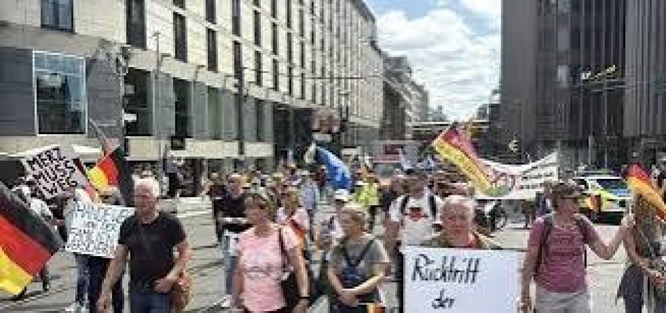 Thousands protest in Berlin against German Chancellor Merz’s policies