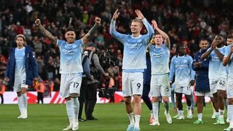 Man City beat 10-man Liverpool to extend winning start