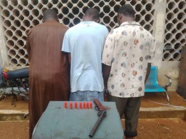 Police arrest 3 suspected armed robbers, recover weapons in Oyo