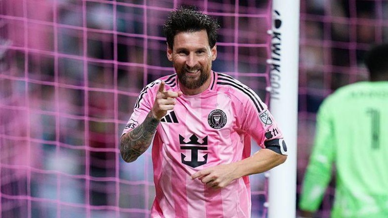 Lionel Messi scores twice in 4-0 win over DC United