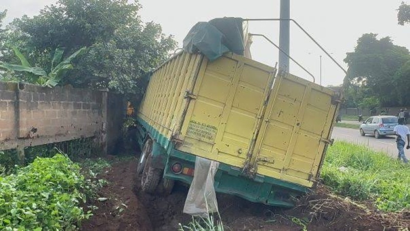Tragedy as drunk driver crushes corpers, vehicles in Ibadan