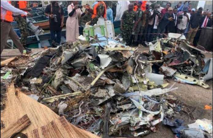 Crash: NAF recovery team, Navy, NSIB divers recover aircraft components