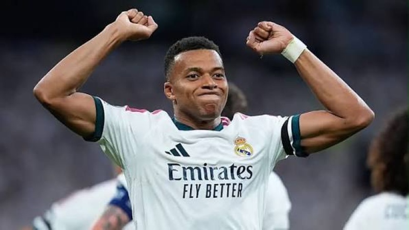 Real Madrid produce stunning late fightback to down Roma