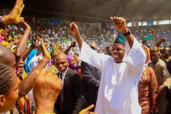Amosun supporters dump APC for PDP, endorse Iyabo Obasanjo, Amuzu, others