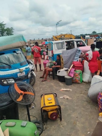 Tears, looting as Army evicts civilians from Effurun barracks