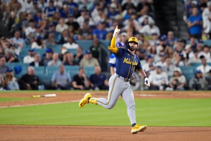 Milwaukee Brewers end the Dodgers’ quest for a third-straight title, sweeping LA to earn a trip to the World Series