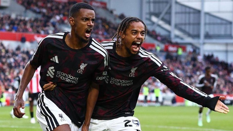 Liverpool stage comeback to win at nine-man Brentford