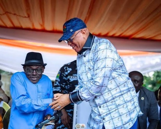 Akwa Ibom: Eno honours his former teacher after 50 years