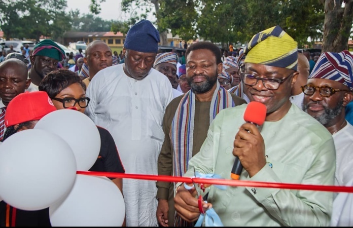 PHOTO NEWS: Emadeb Energy CEO gives back to alma mater
