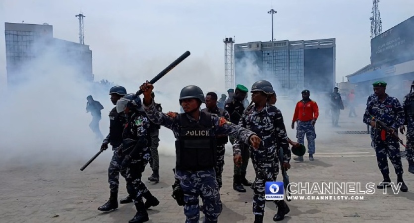 #EndSARS anniversary: Police fire tear gas to disperse gathering at Lekki Toll Gate