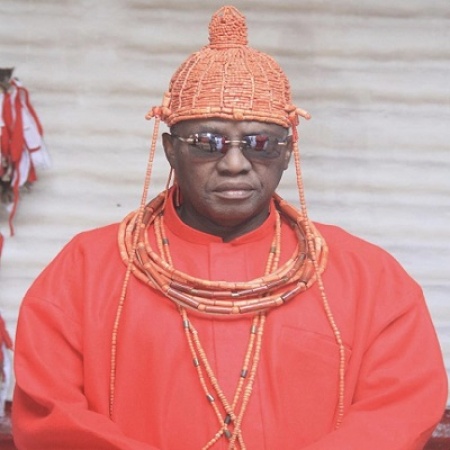 Huge crowd accompanies Benin monarch to coronation anniversary thanksgiving