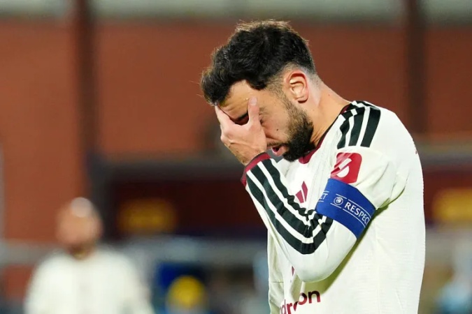 Man United captain Fernandes slams Carrick’s tactics after Como hammering