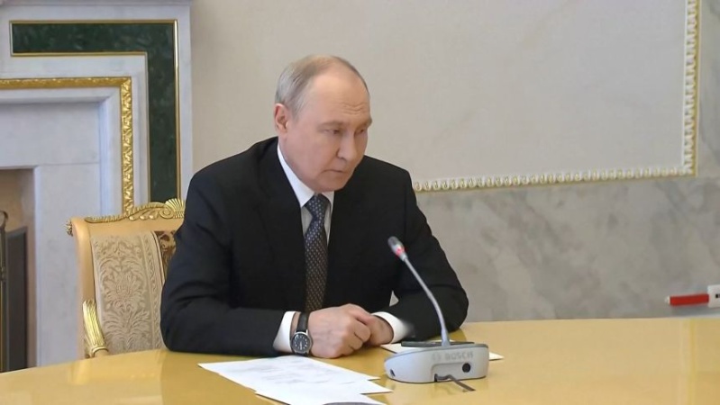 Russia willing to resume trilateral peace talks in November, Kremlin says after Witkoff meeting