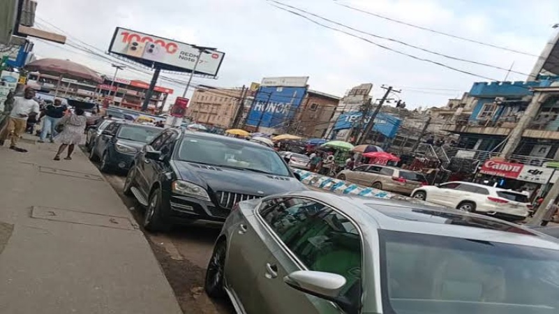Lagos park-and-pay plan faces test as touts collect roadside fees