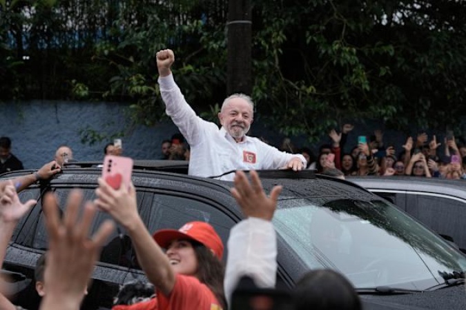 Brazilian President Lula wins reelection to a fourth term, defeating Trump ally Flávio Bolsonaro