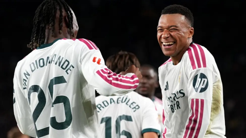 Mbappe double fires Real Madrid to win at La Liga leaders Barcelona