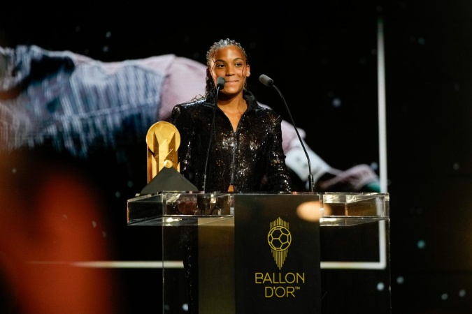 Barcelona star dedicates Ballon d’Or award to late Nigerian mum