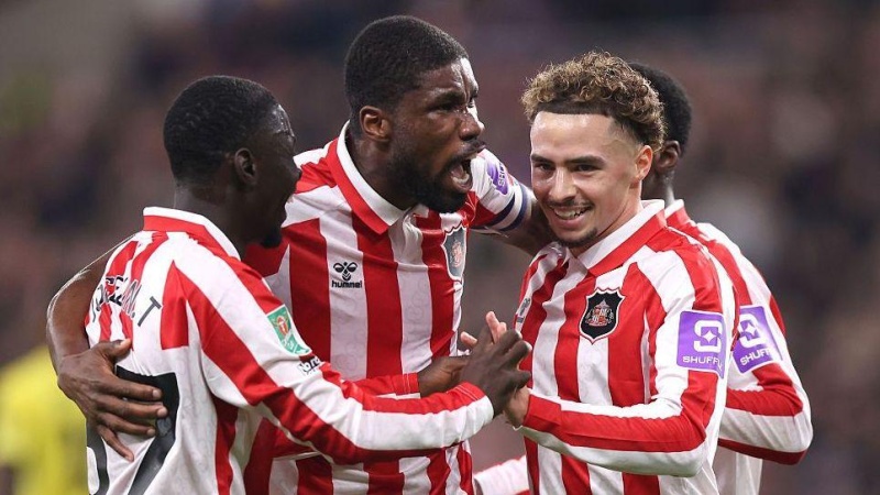 Sunderland brush aside Brentford to reach quarters