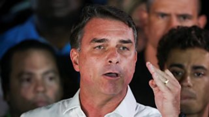 Flávio Bolsonaro denies fleeing Brazil after landing in Miami