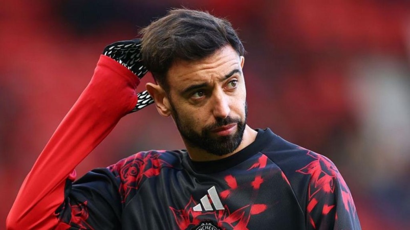 ‘Fully committed’ Fernandes to remain Man Utd captain