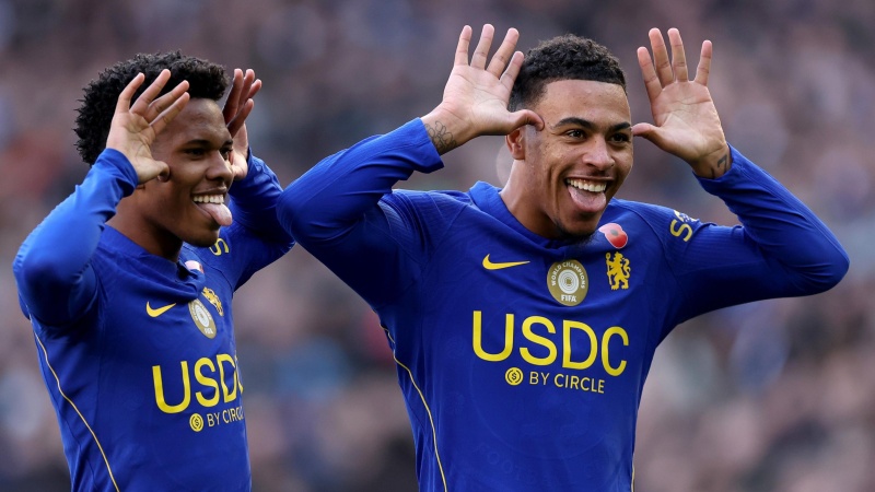 Brighton Chelsea beat 10-man Man Utd to heap further pressure on Carrick