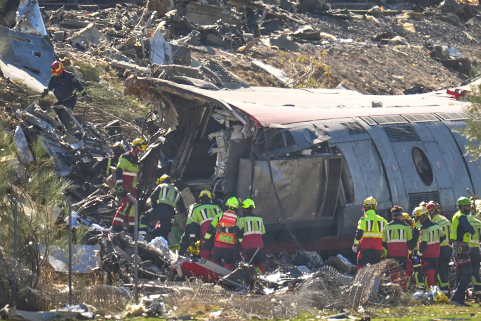 At least 30 dead and 80 injured in high-speed train crash in central Spain