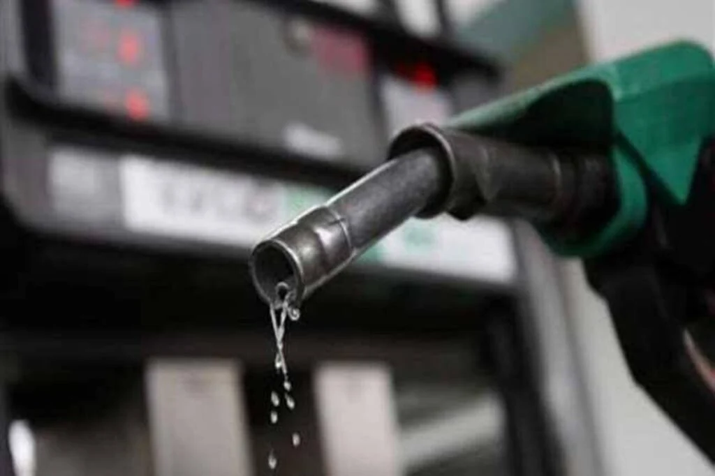 ‘Discounted’ fuel price: Nigerians decry NNPCL’s sale of fuel at N1,405