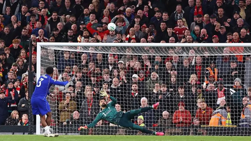 Liverpool overcome Chelsea in Carabao Cup showdown, Man City survive Brighton scare