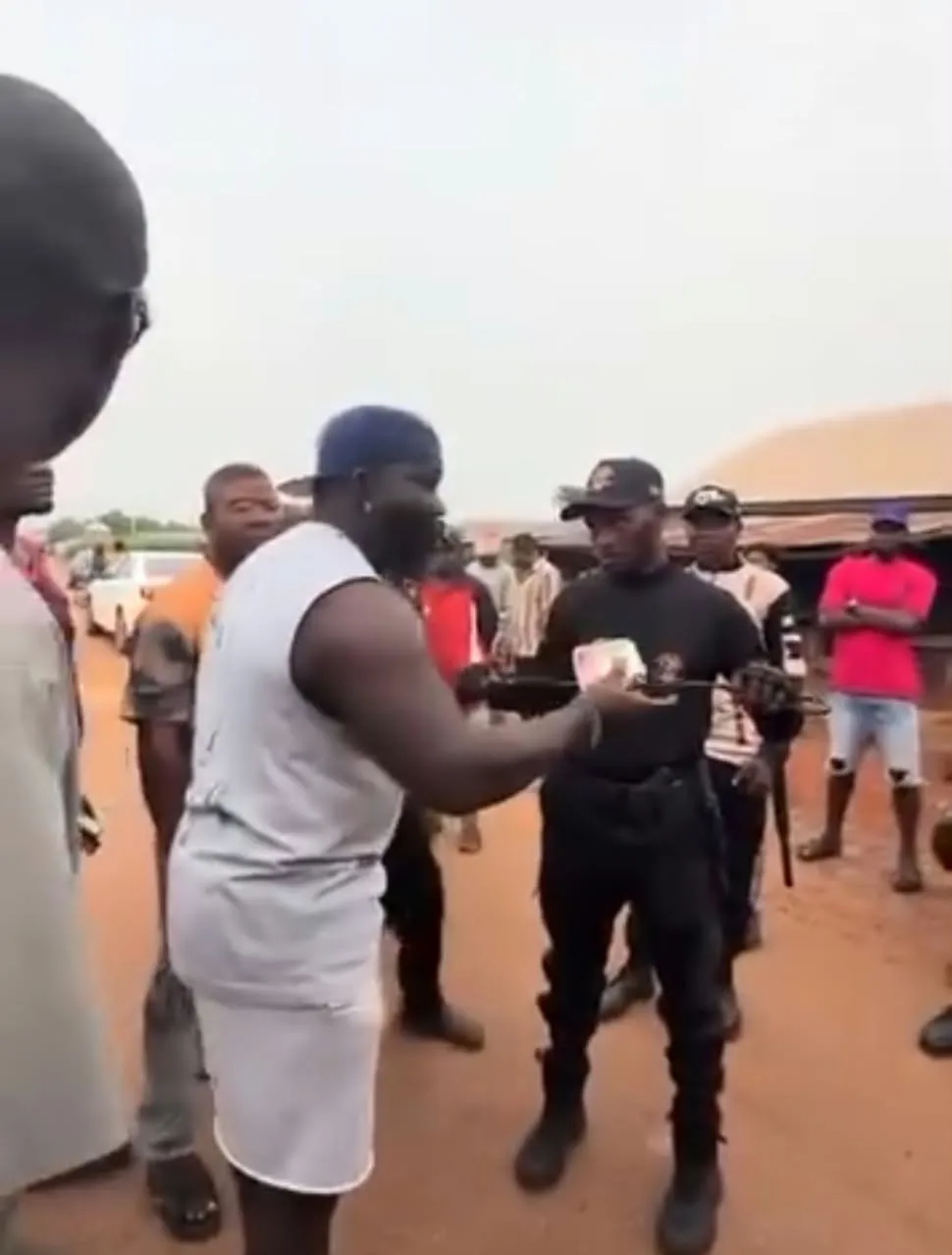 Angry youths confront policemen, ‘retrieve bribe’ collected at Checkpoint