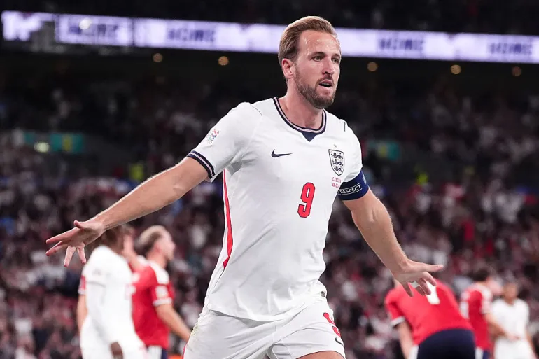Harry Kane equals England record, scores twice in 3-0 win over Czechia