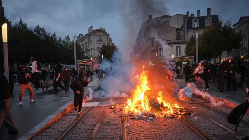 Almost 1,000 arrested as clashes follow another day of mass protests across France