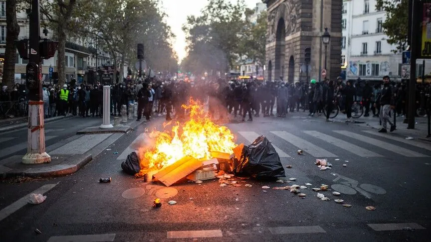 France extends night curfews beyond Paris following weekend violence